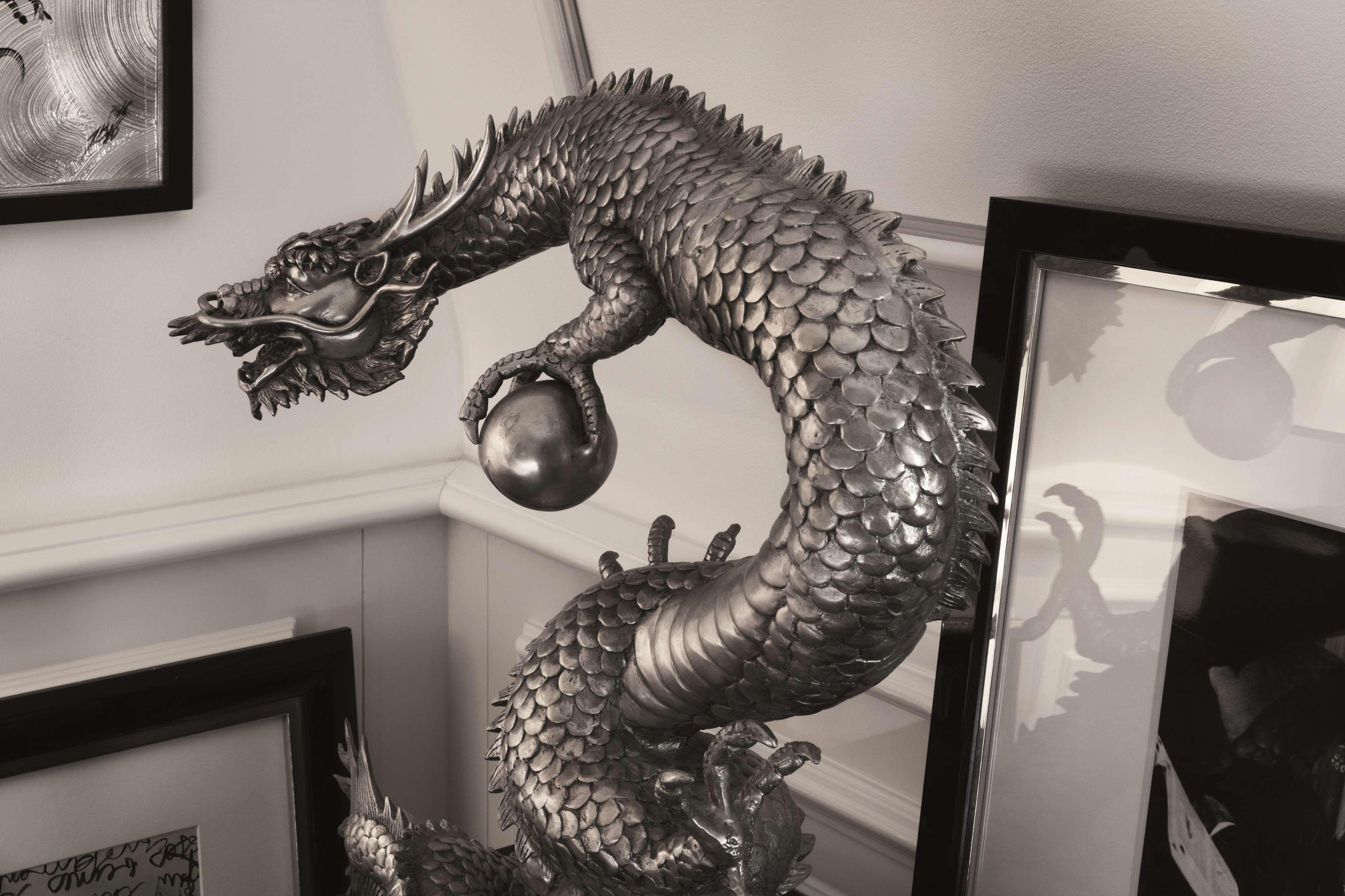 Schlosshotel Berlin Bagian luar foto A dragon sculpture
