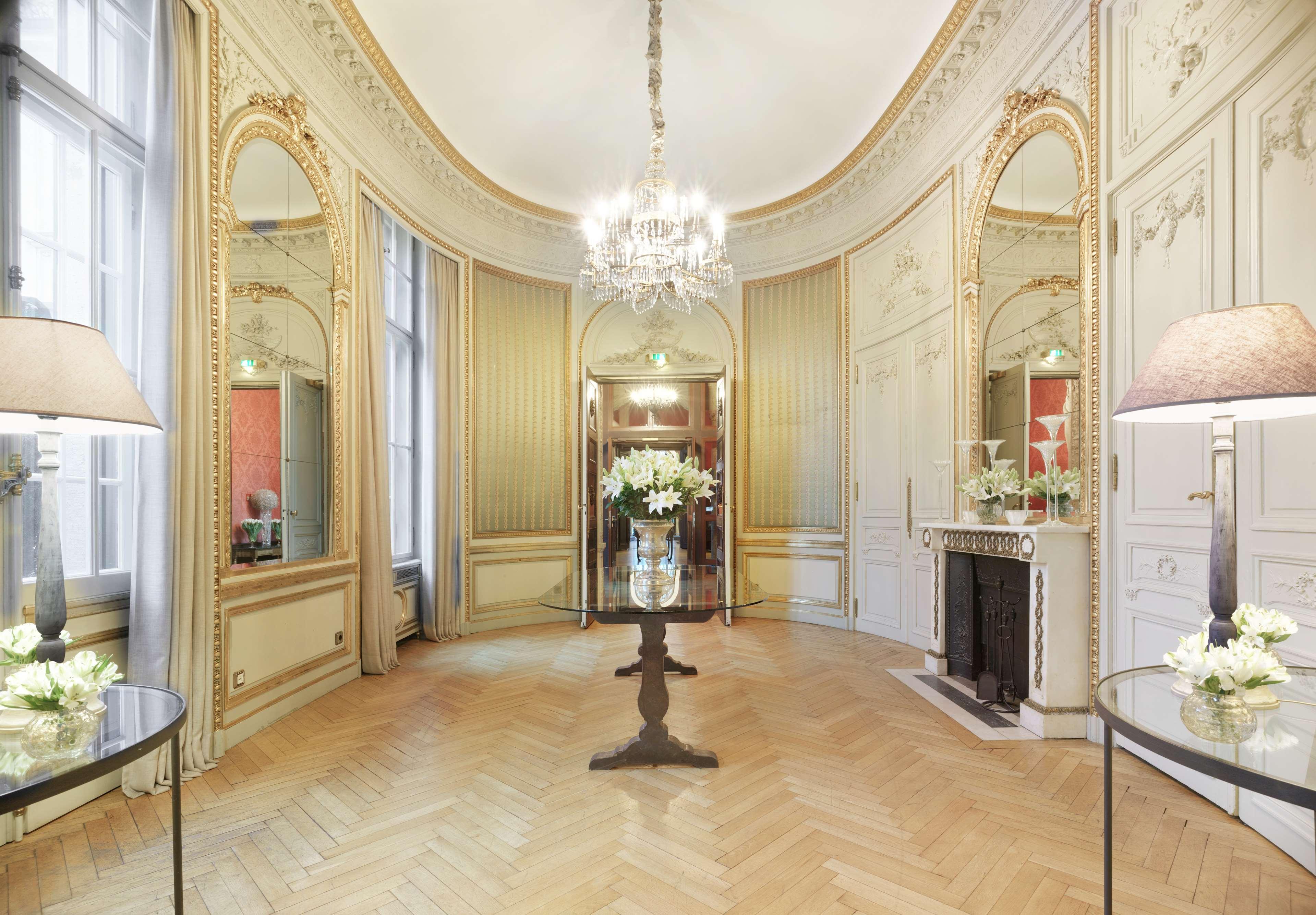 Schlosshotel Berlin Bagian luar foto The interior of the hotel