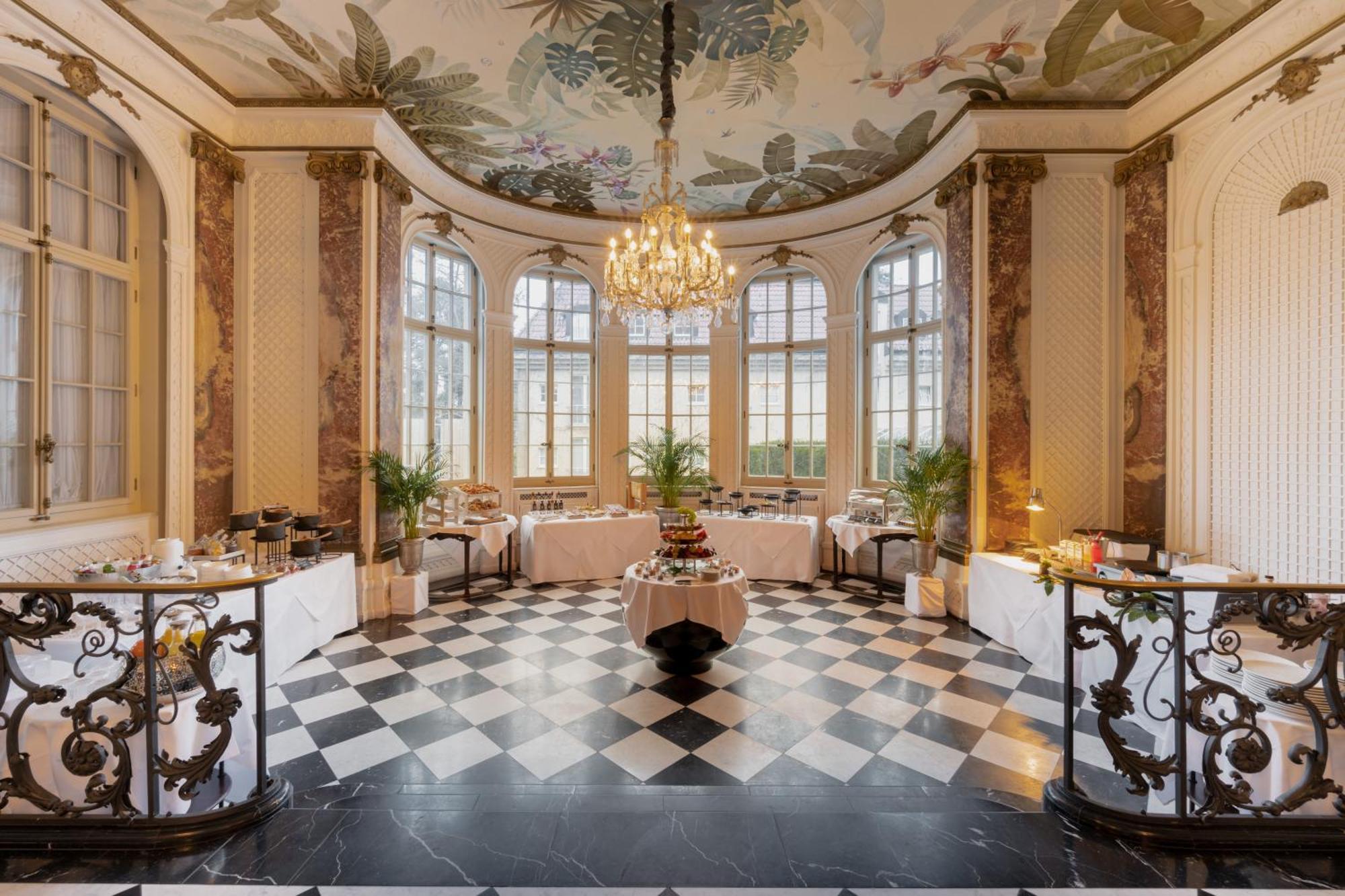 Schlosshotel Berlin Bagian luar foto The ballroom
