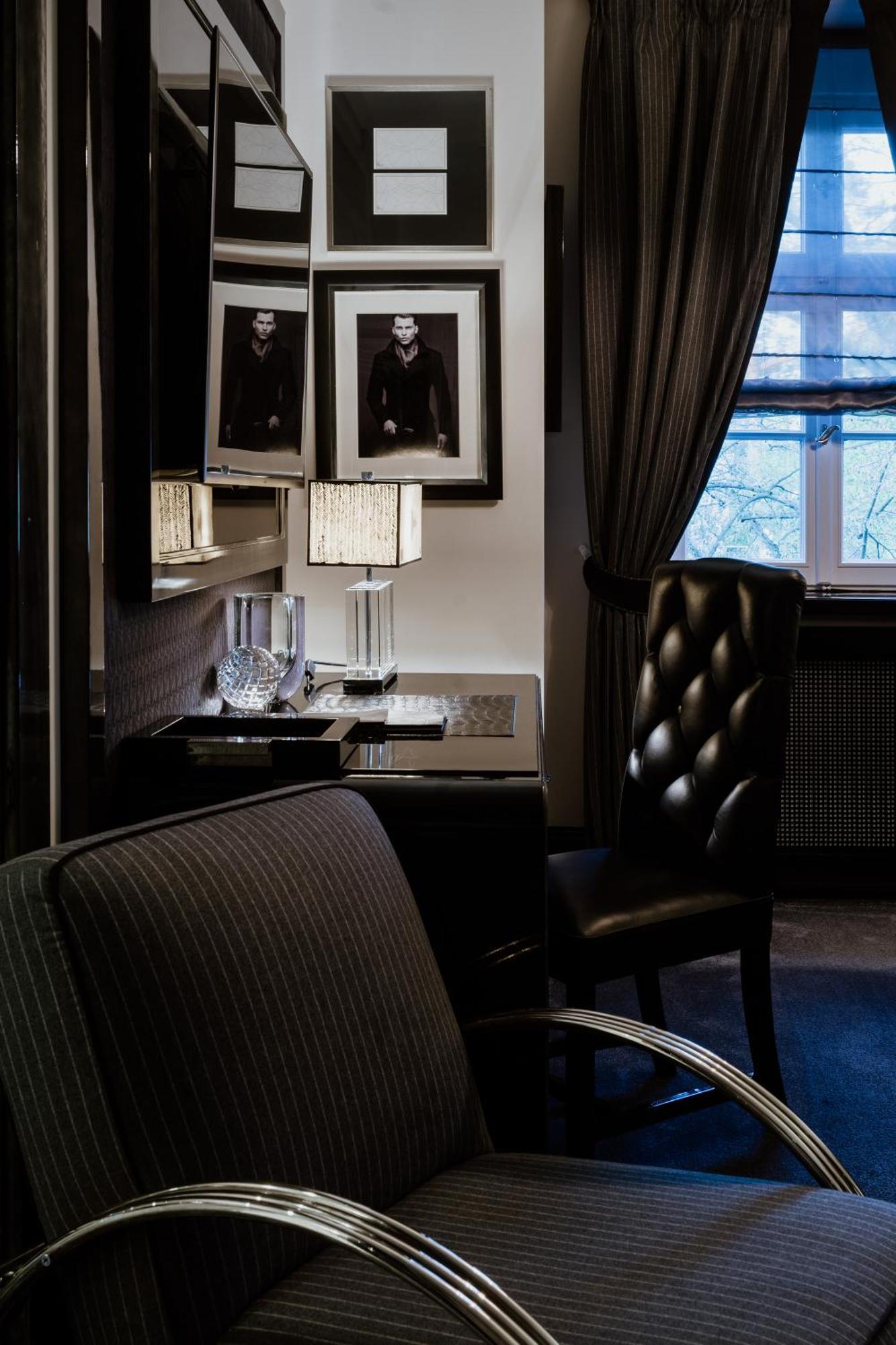Schlosshotel Berlin Bagian luar foto The interior of the club