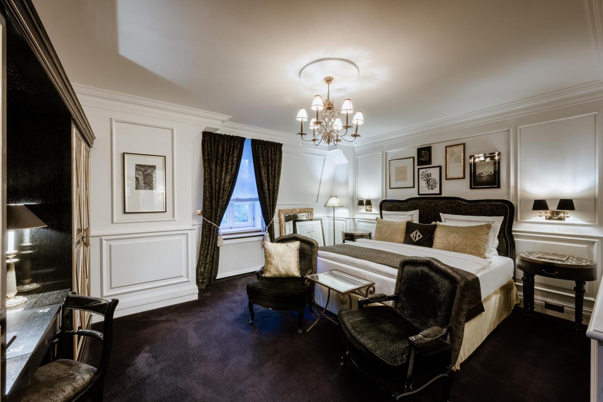 Schlosshotel Berlin Bagian luar foto A suite at the hotel