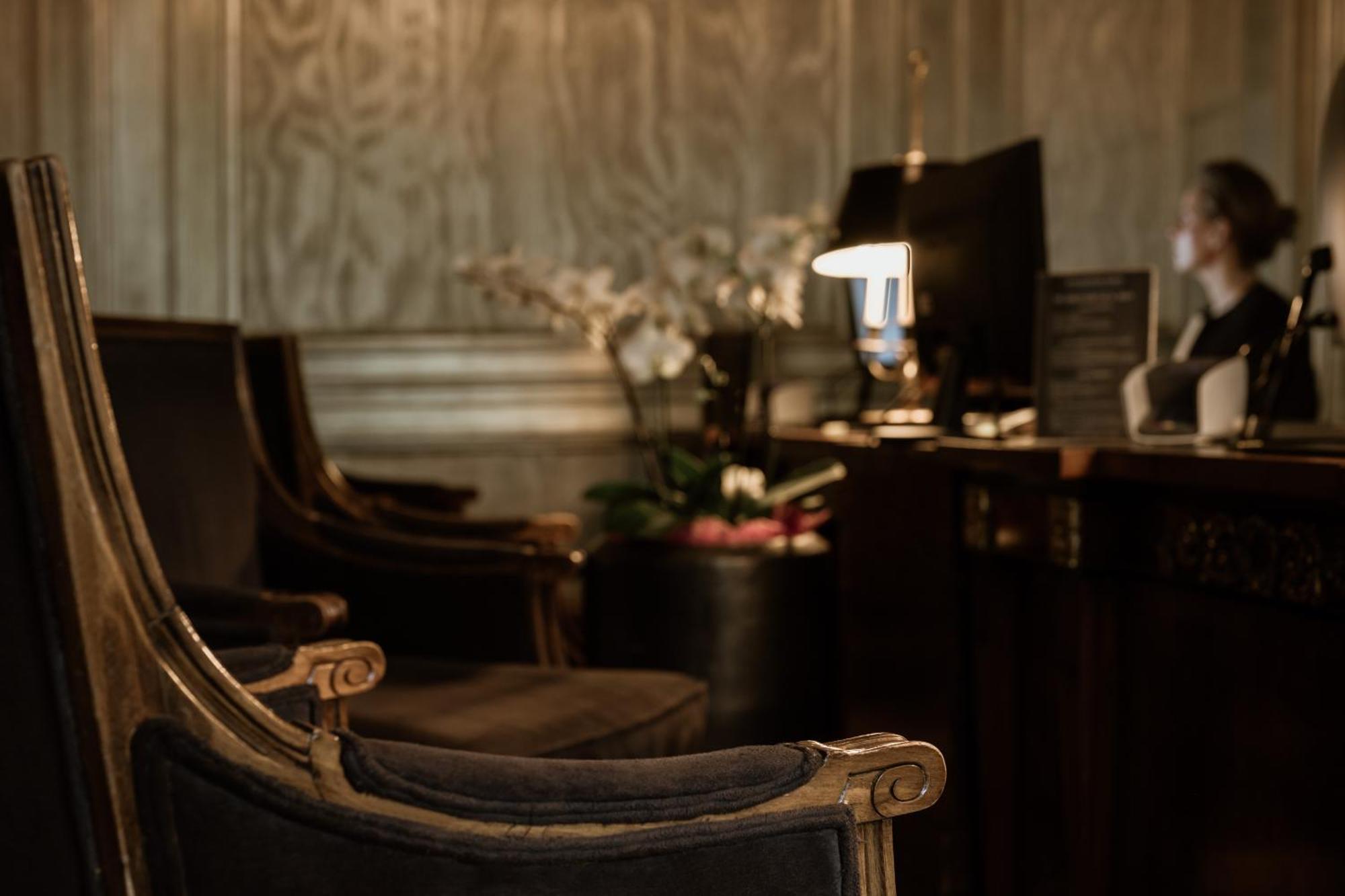 Schlosshotel Berlin Bagian luar foto The office of the Prime Minister of the Republic of North Macedonia