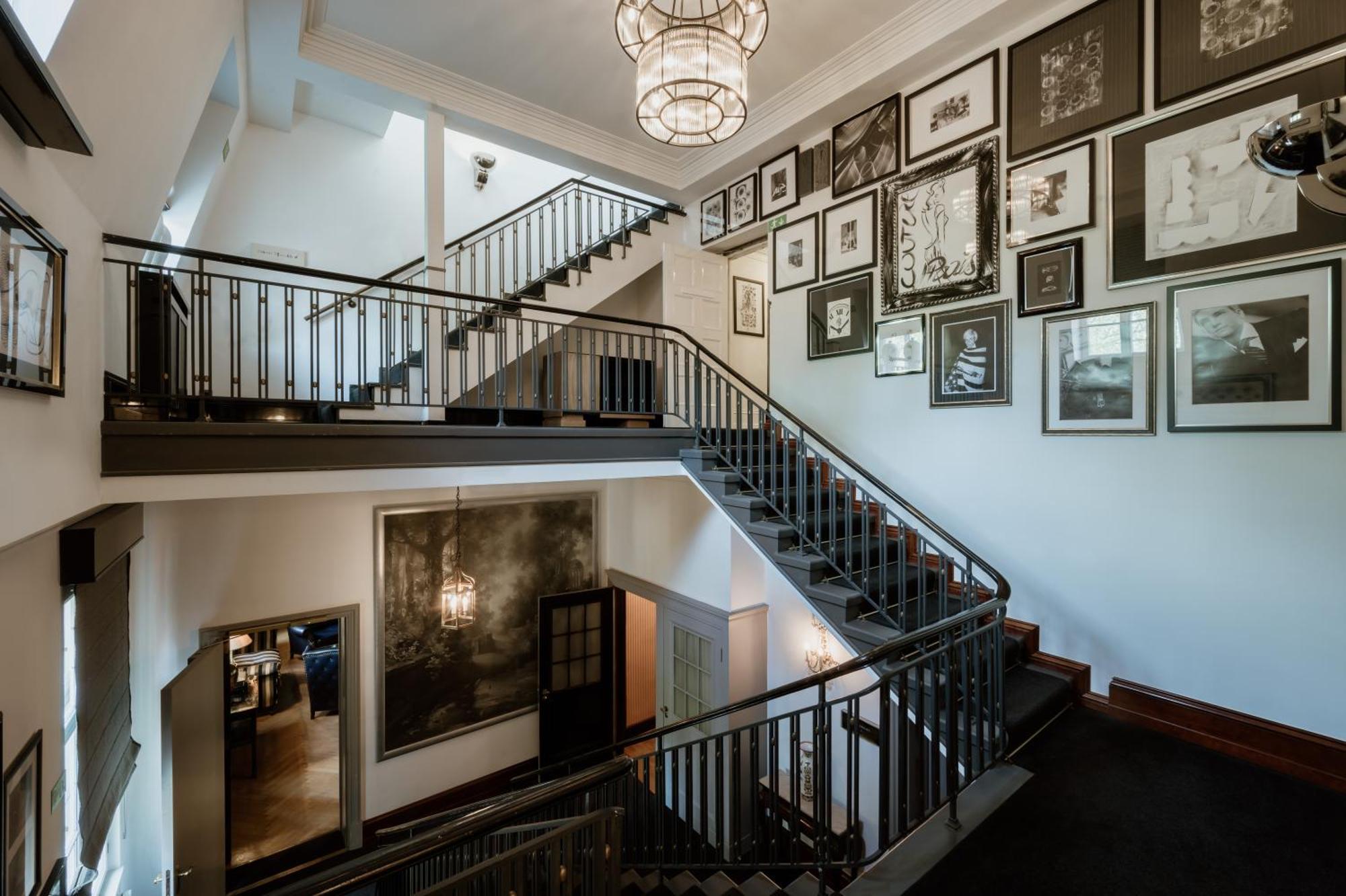 Schlosshotel Berlin Bagian luar foto Interior of the hotel