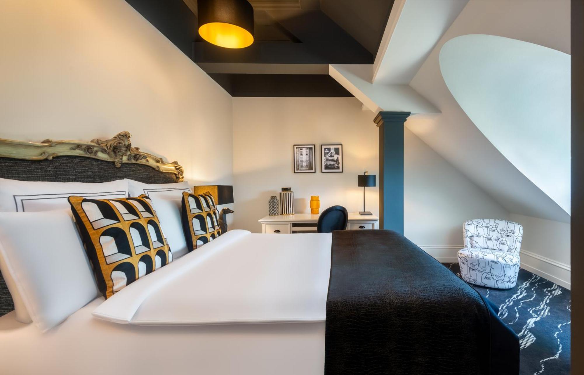 Schlosshotel Berlin Bagian luar foto A bedroom at the hotel